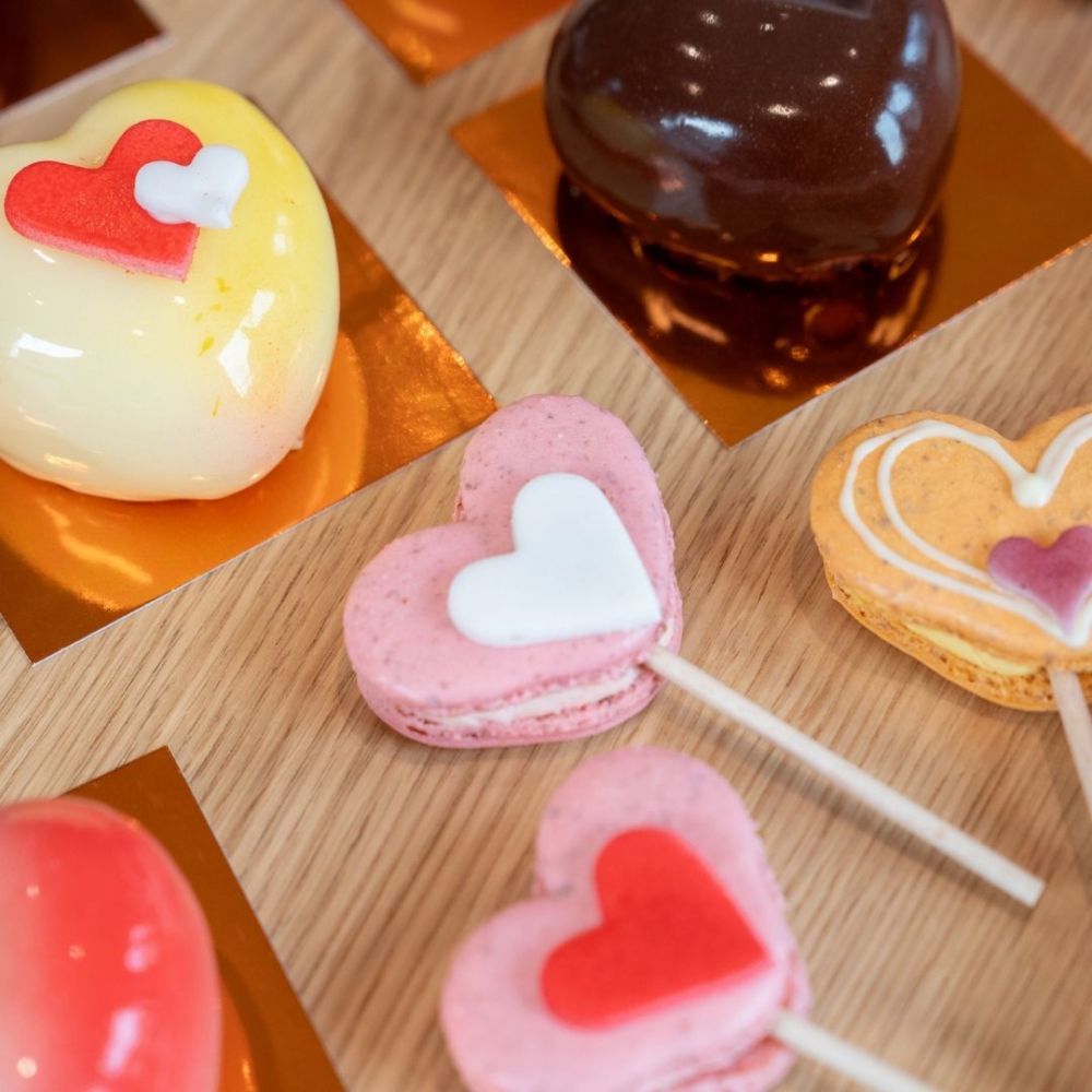 Herzmacaron Lolli verschiedene Sorten erhältlich ab 09.05.2025