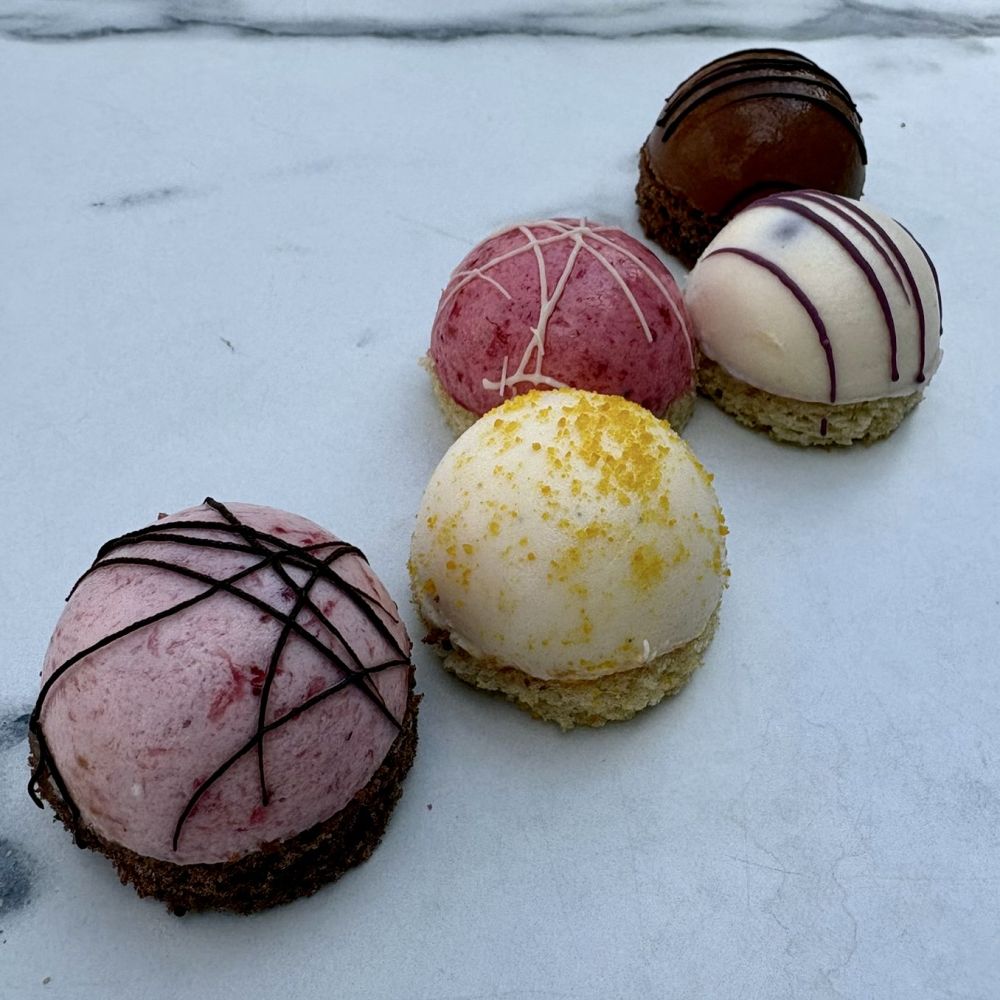 Farbenfrohe Mini- Törtchen