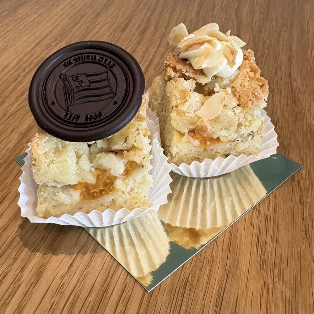Marillenkuchen mit Tonkabohne