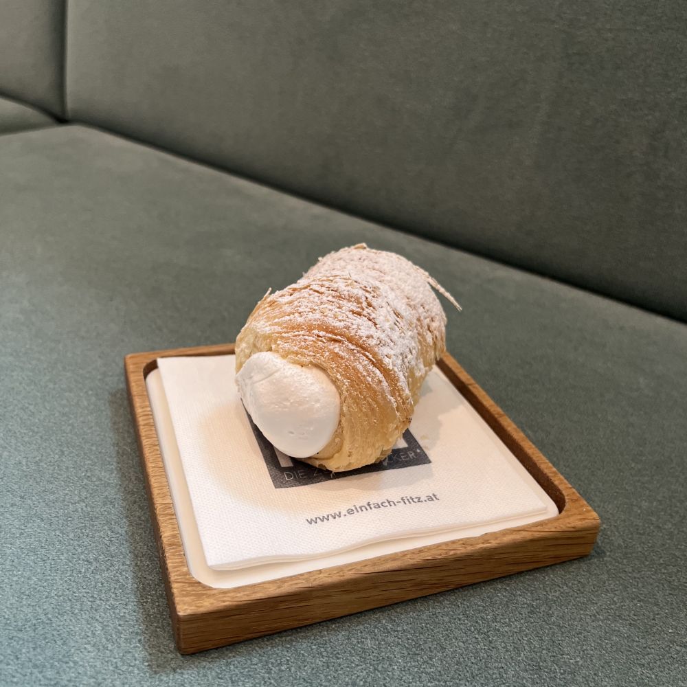 SCHAUMROLLEN

_(PUFF PASTRY ROLLS)_
